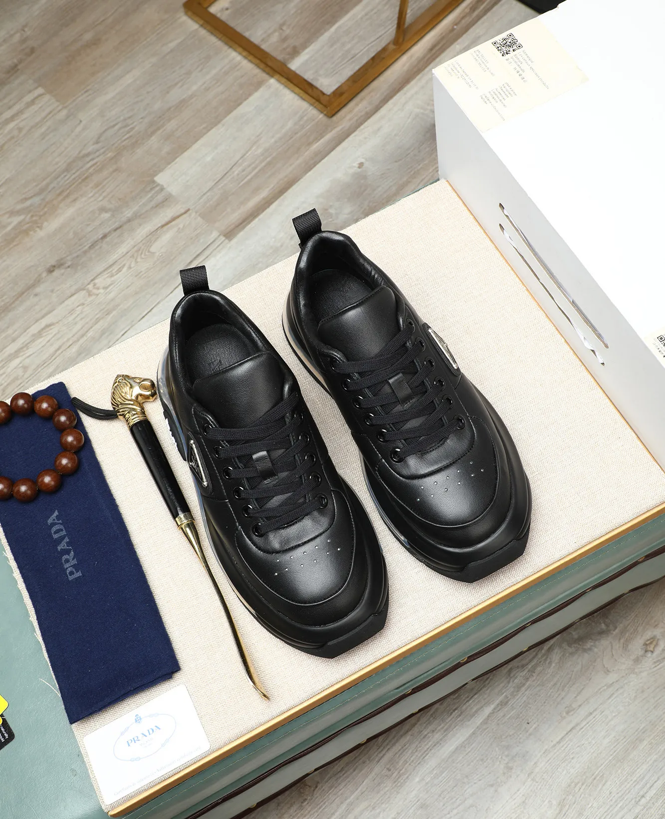 Men's shoes 💰640 high version official website popular models are on the market, 🆘 The trendy brand (Prada) mainly promotes popular models, avant-garde and versatile fashion men's shoes private version mold opening, cowhide surface splicing 1:1 replica... fashionable and simple, original imported cowhide lining cowhide feet; the atmosphere and personality are more fashionable, eye-catching and pursuing class. It will subvert the old ideas and be a must-have for fashion trendsetters with you! Must keep it for yourself! Tall and comfortable, large and low, high-end quality workmanship. Code number: 39-44 (38 45 46 customized)